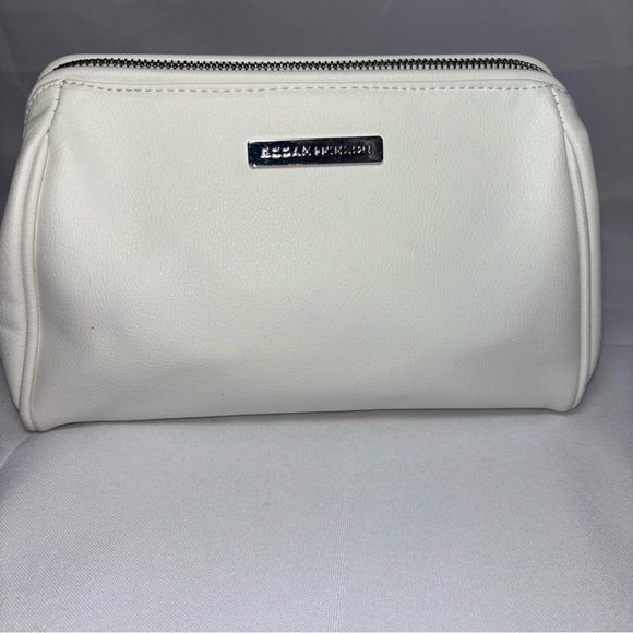 Rodan + Fields White PU Women's Cosmetics Travel Toiletry Bag - Picture 9 of 13
